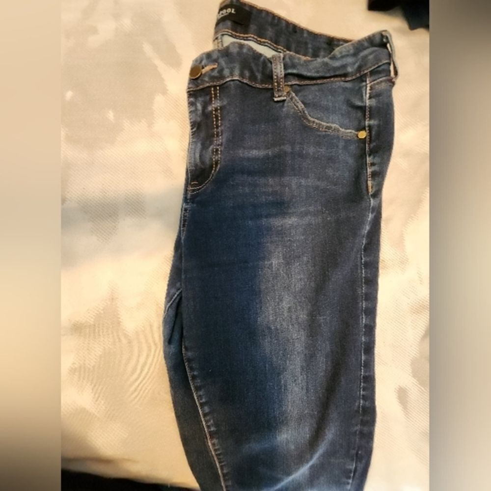 Liverpool Like New Jeans. Skinny Capri. Stretch. Size 14. - Picture 5 of 12